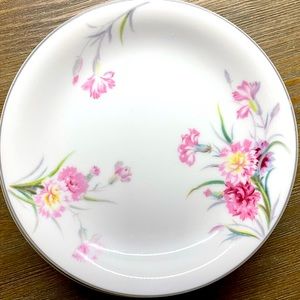 6 Noritake bread and butter plates